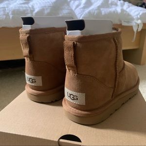UGG Classic Mini